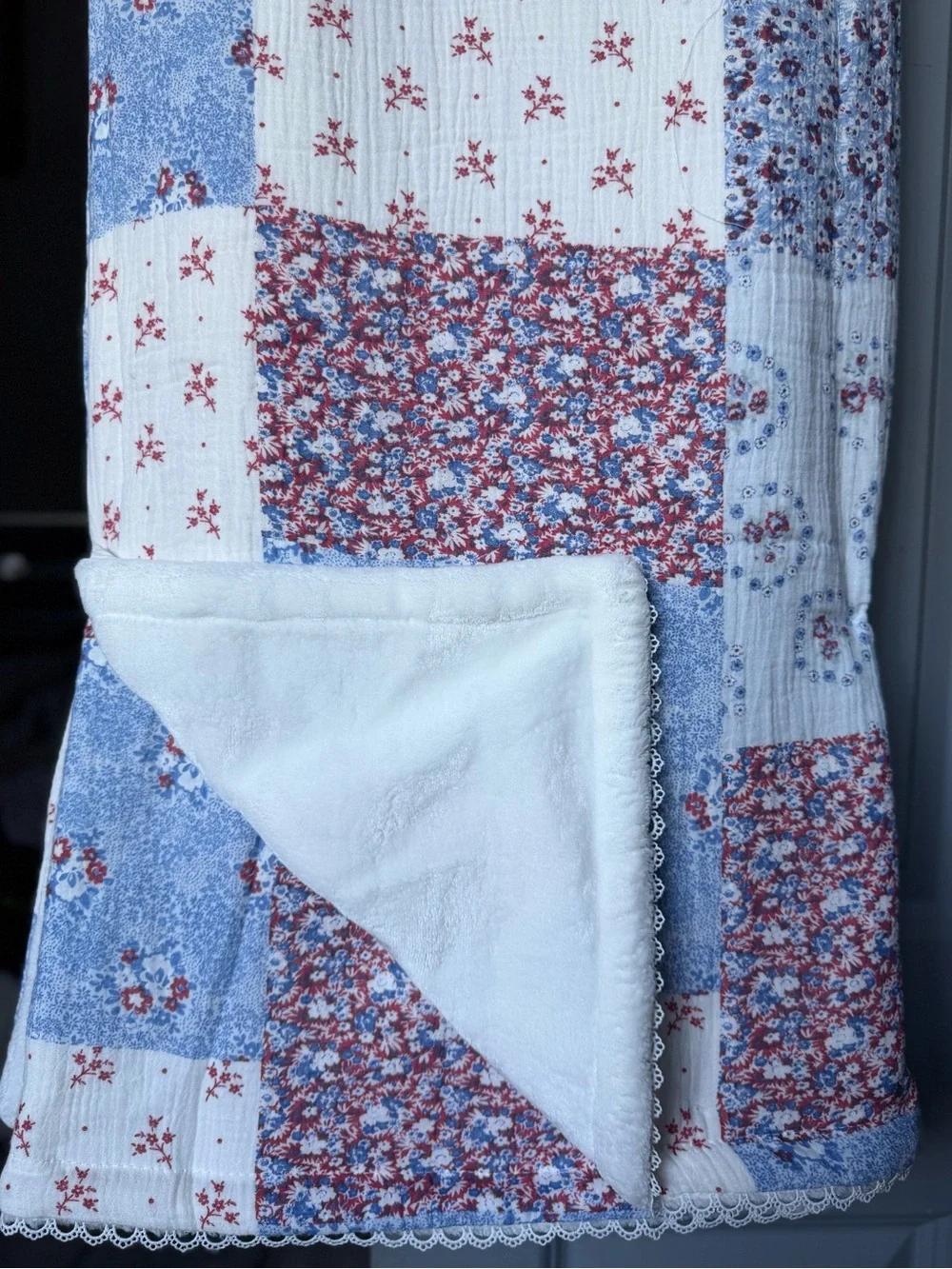 Envogue Cotton Gauze Throw Americana July Bows Floral Red blue quilt patchwork